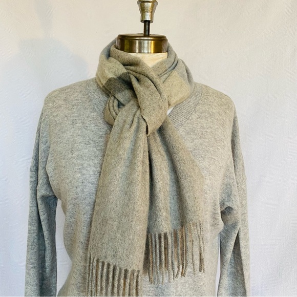 Nordstrom pure cashmere grey/blue fringed scarf unisex - Picture 4 of 4